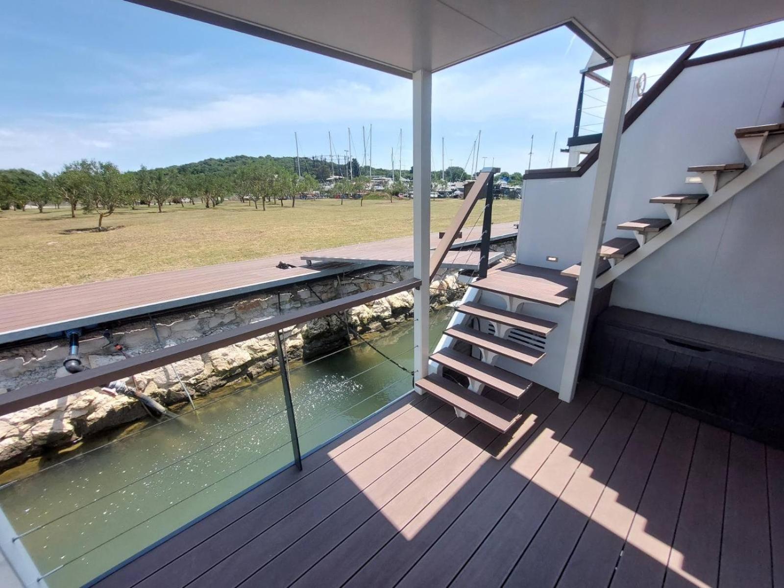 فيلا House Boat Oliva - Floating House بولا المظهر الخارجي الصورة